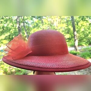 Elegant Women's Straw Hat with Bow